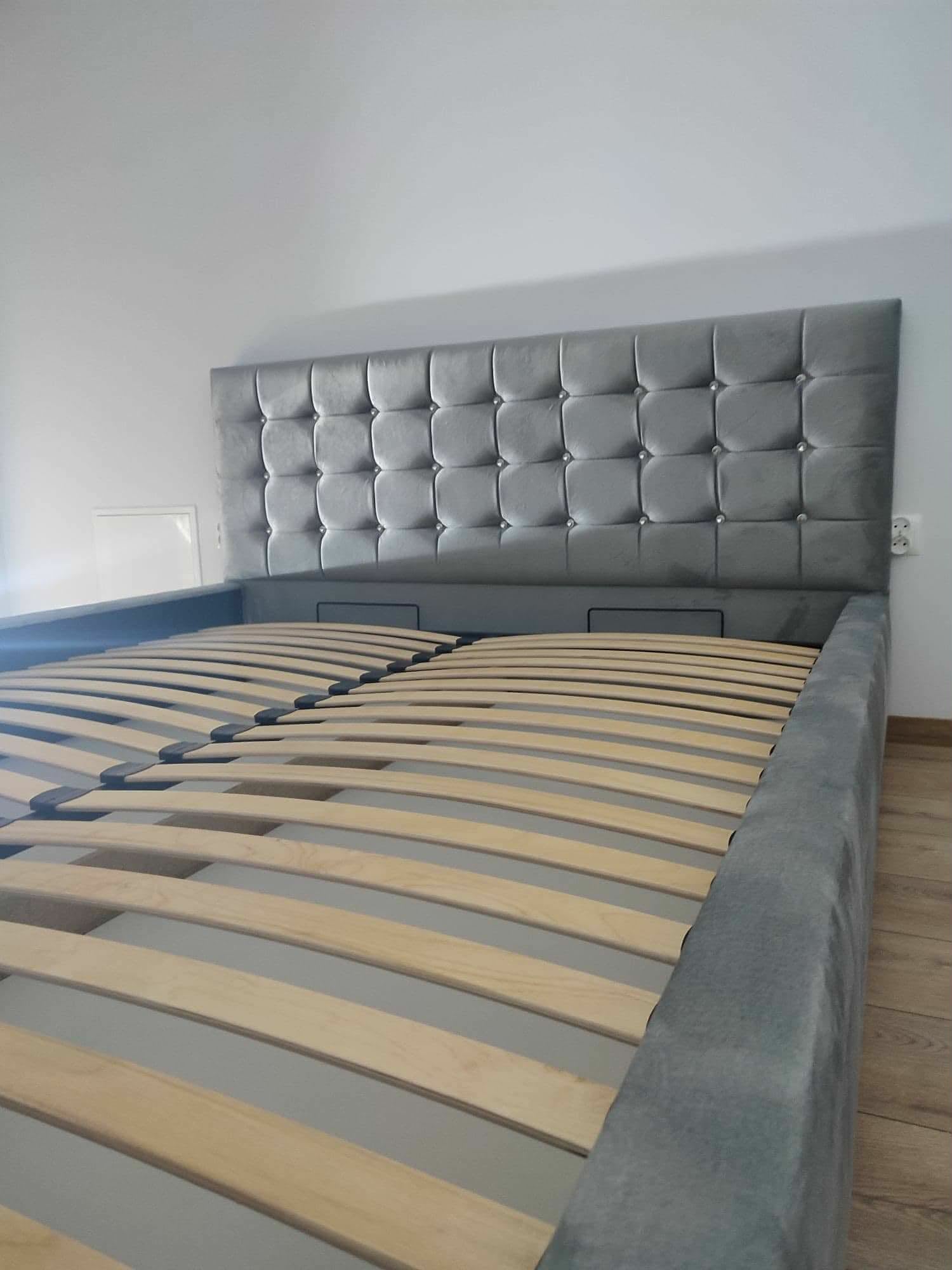Nowoczesne łóżko tapicerowane Nova 160x200 – szare, styl i komfort